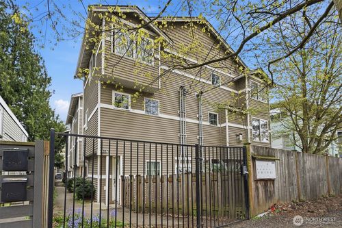 c-10520 Whitman Ave N, Seattle, WA, 98133-8827 | Card Image