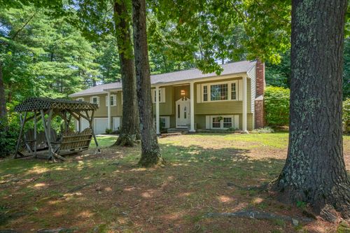 8 Hampshire Ln, Londonderry, NH, 03053-3228 | Card Image