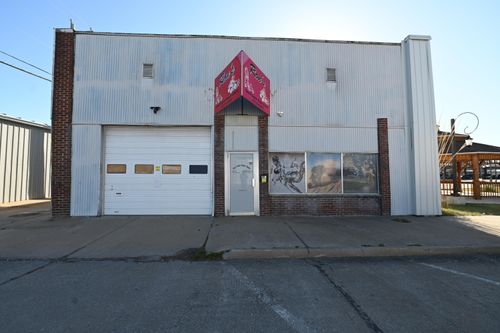 904 Broadway St, Lamar, MO, 64759-1453 | Card Image