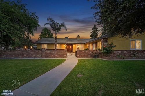 253 E Mckee Rd, Bakersfield, CA, 93307-6153 | Card Image