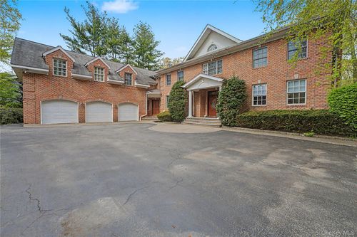 12 Chauncey Pl, Woodbury, NY, 11797-1233 | Card Image
