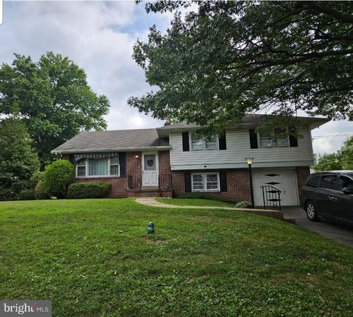 215 Penn Ave, Souderton, PA, 18964-1851 | Card Image