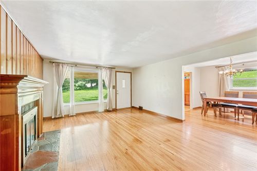 305 Beadling Rd, Mt. Lebanon, PA, 15228-1120 | Card Image