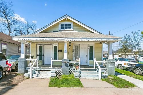 2540 42 Mistletoe Street, New Orleans, LA, 70118 | Card Image