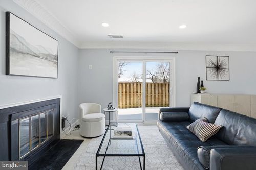 8626-8626 Village Sq, ALEXANDRIA, VA, 22309-1618 | Card Image