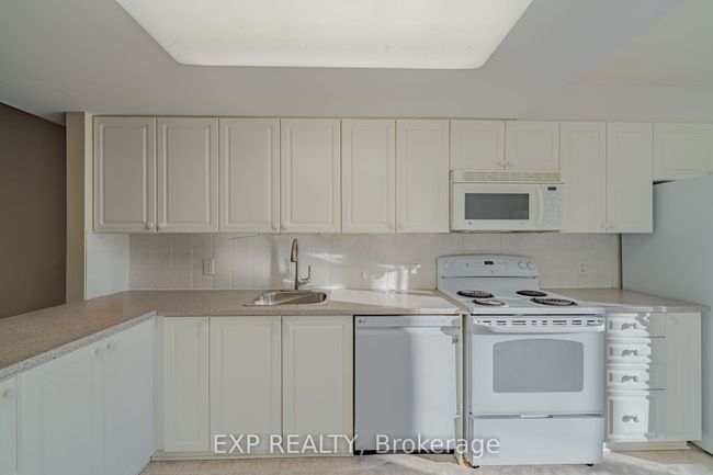 254 Cresthaven Dr, Condo with 2 bedrooms, 3 bathrooms and 1 parking in Ottawa ON | Image 12