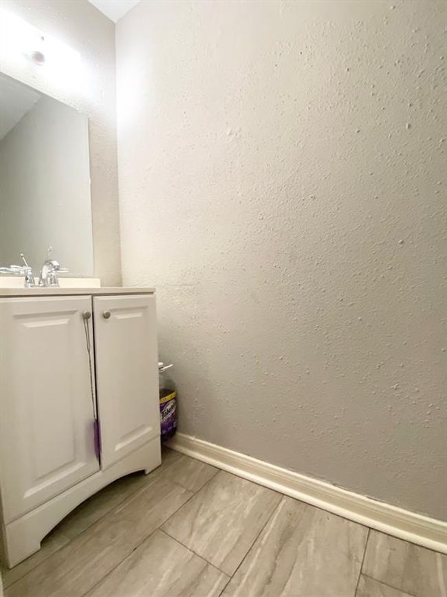 APT-2006 - 8323 Wilcrest Dr, Townhouse with 2 bedrooms, 2 bathrooms and 2 parking in Houston TX | Image 8
