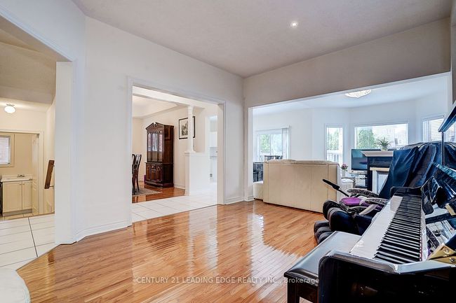 96 Tuscana Blvd, House other with 4 bedrooms, 3 bathrooms and 4 parking in Concord ON | Image 18