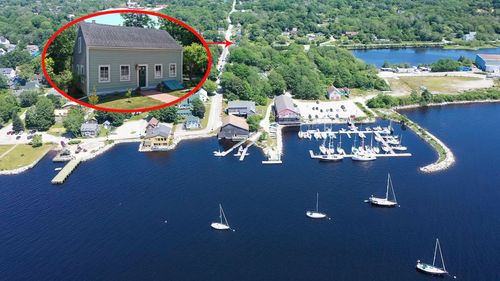 17 George St, Shelburne, NS, B0T1W0 | Card Image