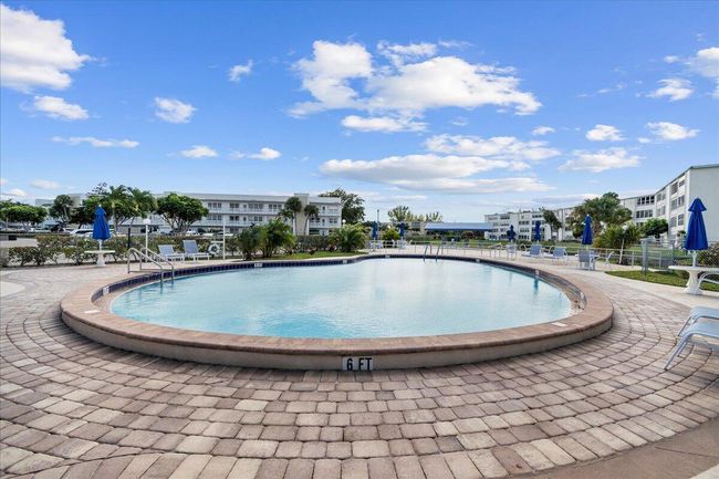 201 Kent L, Condo with 1 bedrooms, 2 bathrooms and null parking in West Palm Beach FL | Image 31