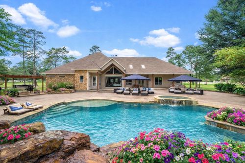 15453 Crown Oaks Dr, Montgomery, TX, 77316-9625 | Card Image