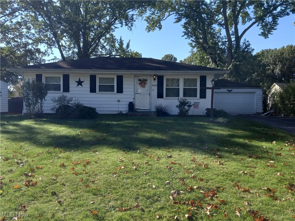 Adrian Dr, Warren, OH 44484