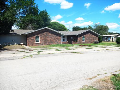 110 8th St, S Coffeyville, OK, 74072 | Card Image