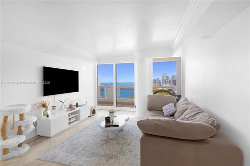 apt-3453-1717 N Bayshore Dr, Miami, FL, 33132-1169 | Card Image