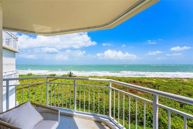405 - 3870 N Highway A1a, Condo with 2 bedrooms, 2 bathrooms and null parking in Hutchinson Island FL | Image 3