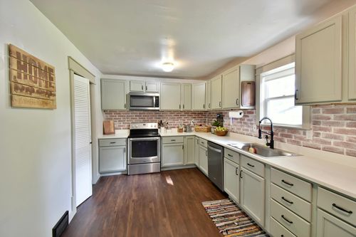 601 Park Ave, Sacred Heart, MN, 56285-6000 | Card Image