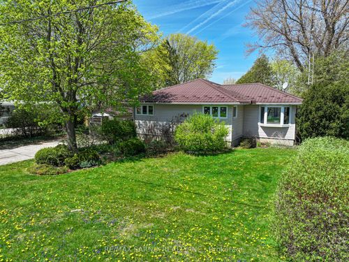 4660 Lakeside St, Town Of Plympton Wyoming, ON, N0N1J6 | Card Image