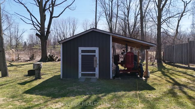 7953 Railroad Line, House other with 3 bedrooms, 2 bathrooms and 6 parking in Alvinston ON | Image 10