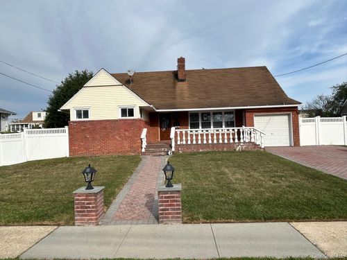 209 Nassau Ave, Freeport, NY, 11520-6116 | Card Image