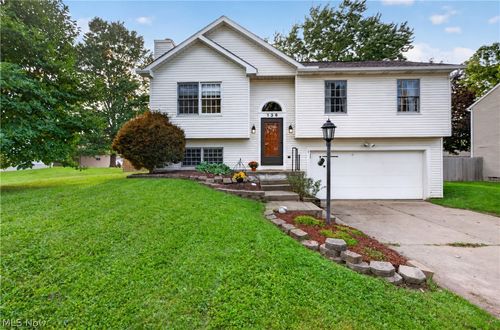 136 Joel Dr, Mogadore, OH, 44260-1052 | Card Image