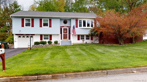 19 Congress Dr, Washingtonville, NY, 10992-1334 | Card Image