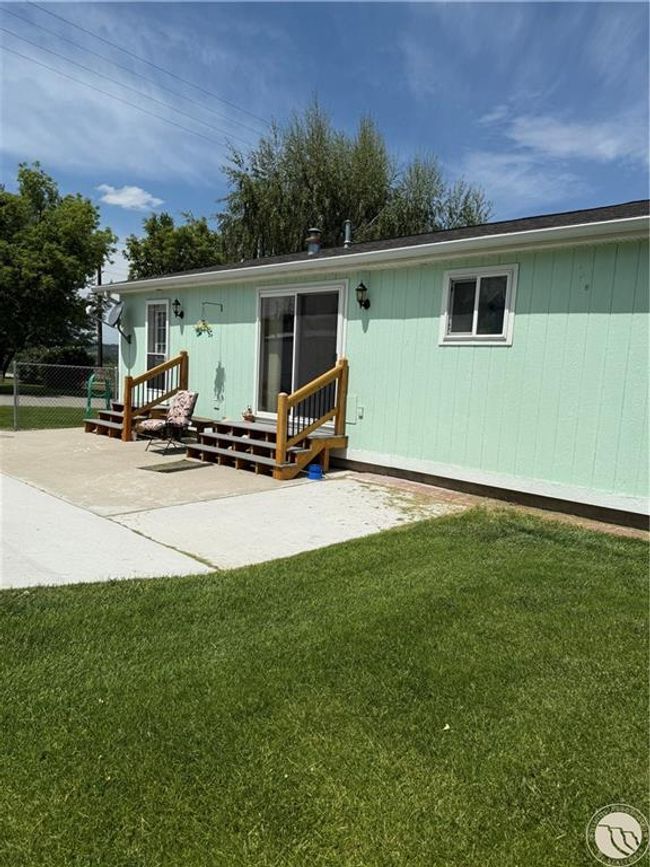 240 Central Ave W, House other with 3 bedrooms, 2 bathrooms and null parking in Reed Point MT | Image 5