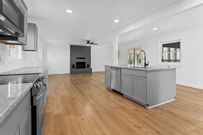 813 Hickory St, House other with 3 bedrooms, 2 bathrooms and null parking in Sapulpa OK | Image 11