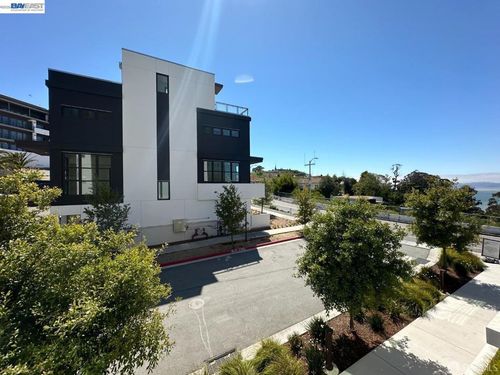 302-1 Bristol, San Francisco, CA, 94130 | Card Image