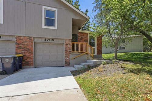 8709 N Hull Ave, Kansas City, MO, 64154-2787 | Card Image