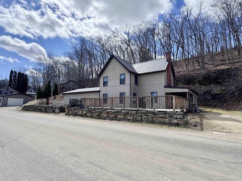 327 W River St, Darlington, WI, 53530-1548 | Card Image