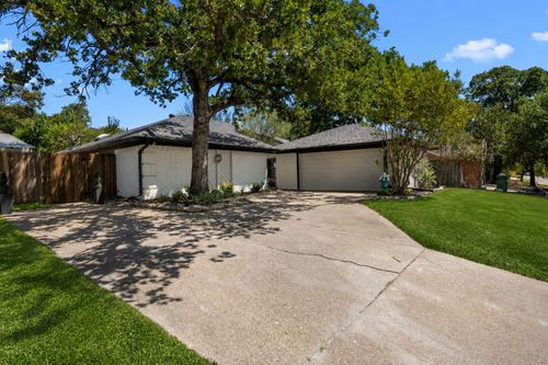 7300 Timberlane Dr, North Richland Hills, TX, 76182-6030 | Card Image