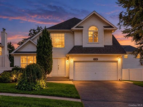 136 Cranberry Ct, Melville, NY, 11747-8722 | Card Image