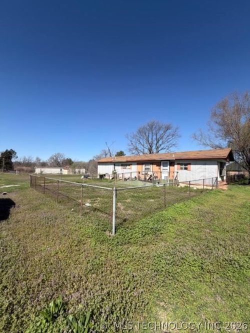 510 E Willow, Holdenville, OK, 74848 | Card Image