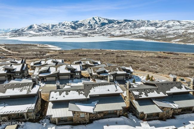 363 E Overlook Loop, Condo with 3 bedrooms, 4 bathrooms and null parking in Hideout UT | Image 4