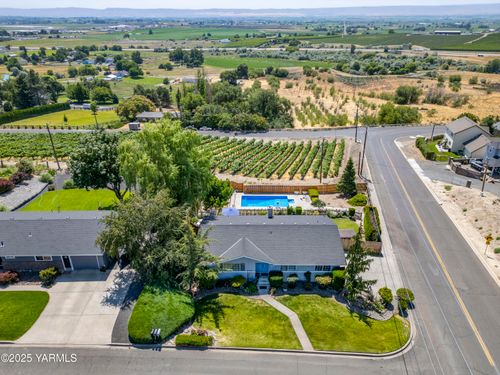 1398 Upland Dr, Sunnyside, WA, 98944-1742 | Card Image