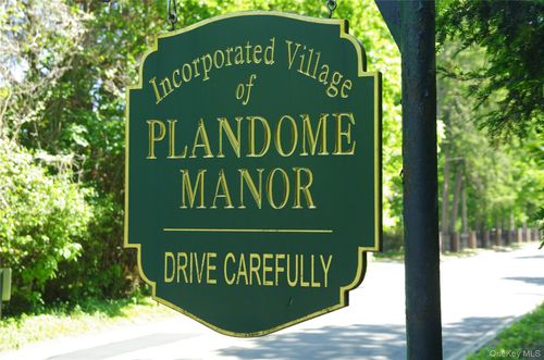 2 Stonytown Rd, Manhasset, NY, 11030-1118 | Card Image