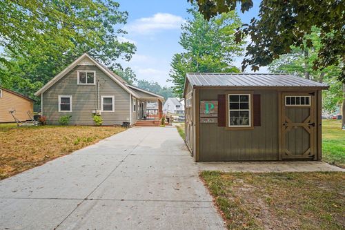 11815 N Shore Dr, Lake, MI, 48632-9038 | Card Image