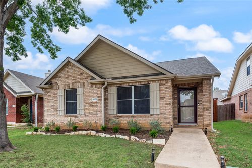 9005 Stewart St, Cross Roads, TX, 76227-8240 | Card Image