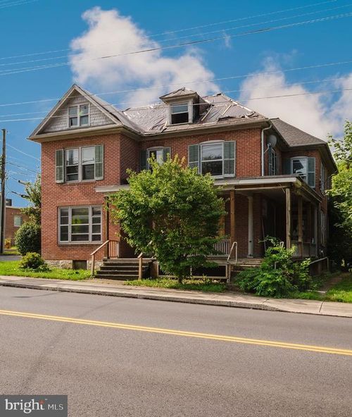 273-271 E Baltimore St, GREENCASTLE, PA, 17225-1001 | Card Image