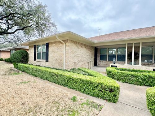 9015 Villa Park Cir, Dallas, TX, 75225-2005 | Card Image