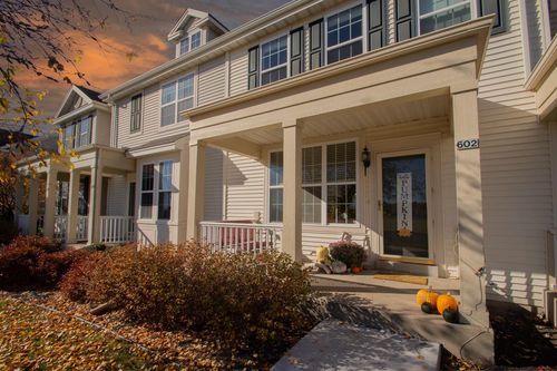 602 Hunter Oaks Boulevard, Watertown, WI, 53094 | Card Image