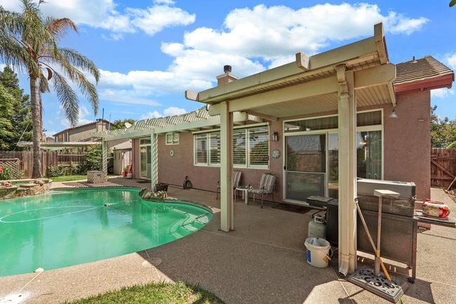 573 Fribourg Ln, House other with 3 bedrooms, 2 bathrooms and null parking in Manteca CA | Image 32