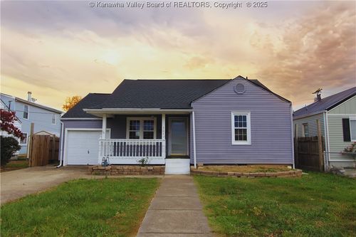 704 Cunningham St, Saint Albans, WV, 25177-3114 | Card Image