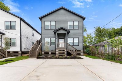 1321 E 35th Street, Home with 3 bedrooms, 2 bathrooms and null parking in Houston TX | Image 2