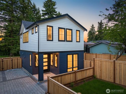 13811 84th Ave Ne, Kirkland, WA, 98034-1760 | Card Image