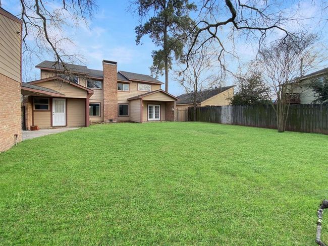 Spacious backyard with plenty of room for outdoor activities. | Image 20