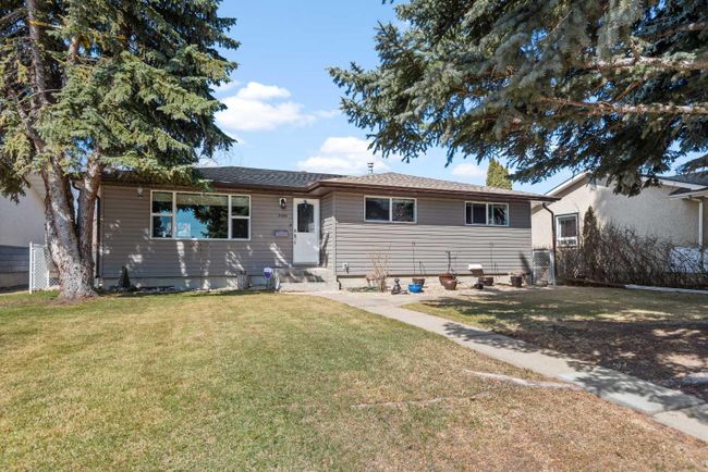 3306 43 Avenue, Home with 5 bedrooms, 2 bathrooms and 4 parking in Red Deer AB | Image 1