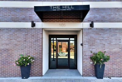 302 - 105 S Cottage Hill Avenue, Condo with 2 bedrooms, 2 bathrooms and 1 parking in Elmhurst IL | Image 2