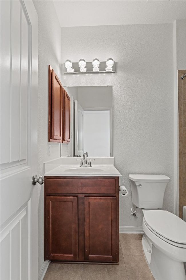 Bathroom inside primary bedroom #2 | Image 16