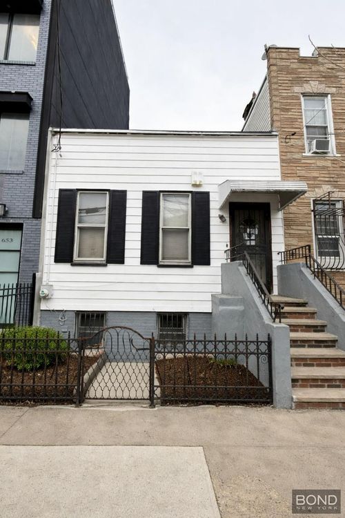 655 Maple St, Brooklyn, NY, 11203-1203 | Card Image